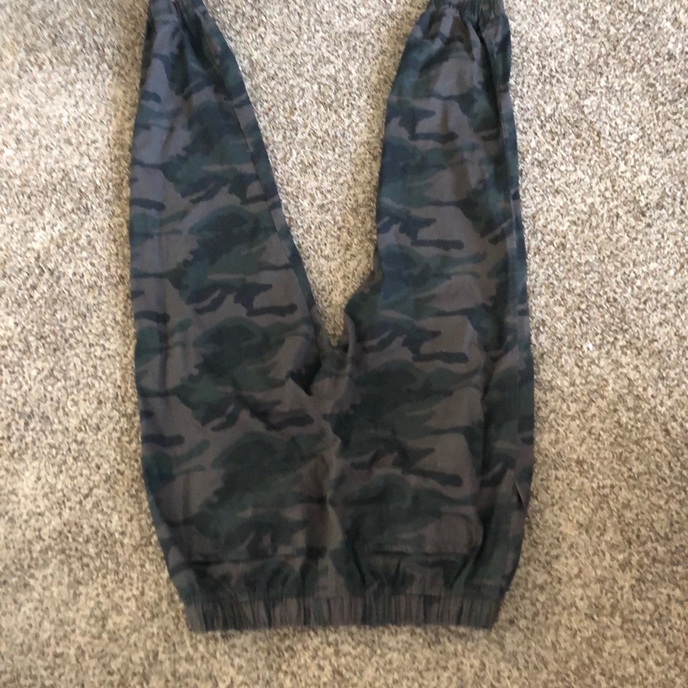 Camo Joggers. Size XL